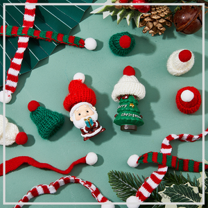 CHRISTMAS MINI HATS & SCARVES X 6